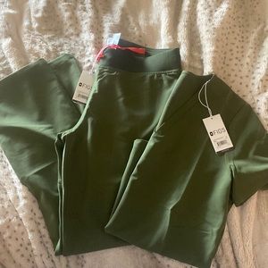 NWT Figs set size small dark olive
